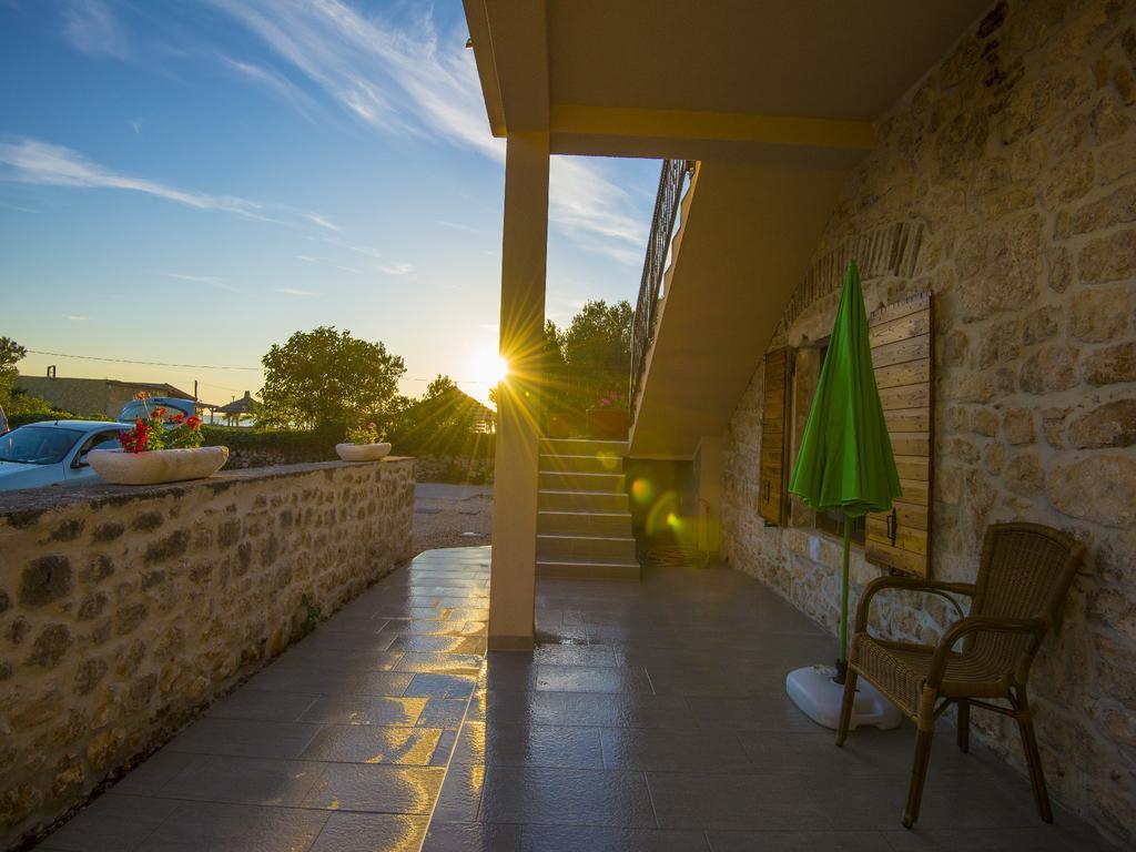 Apartments Punta Starigrad Paklenica Exterior photo